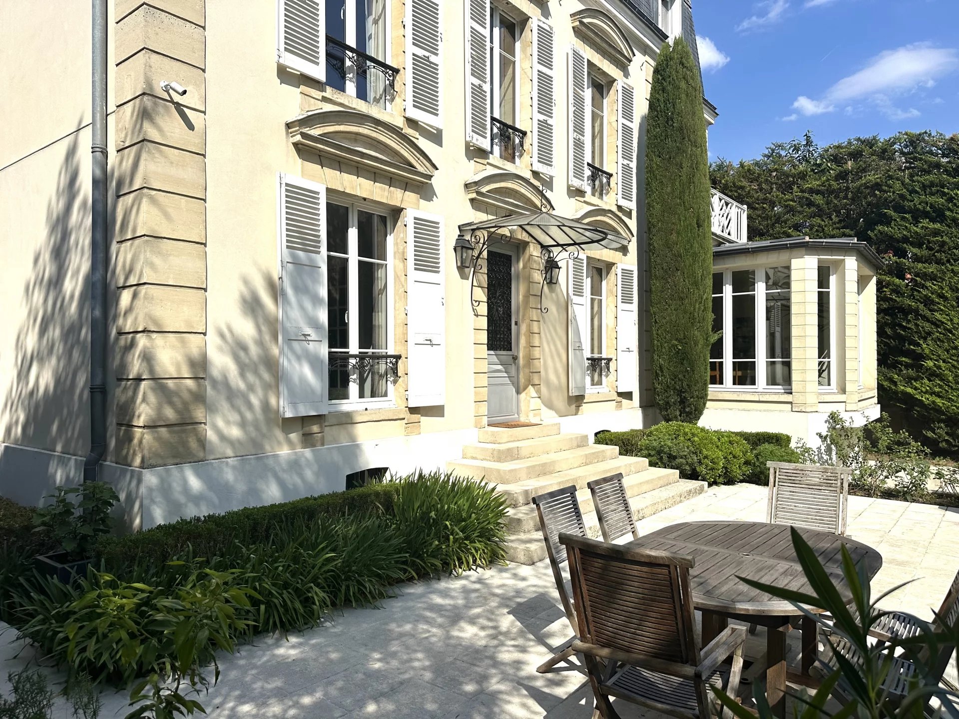 Le Vésinet, Île-de-France, 78110, FR, 6 Bedrooms Bedrooms, ,5 BathroomsBathrooms,Residential,For Sale,1994662