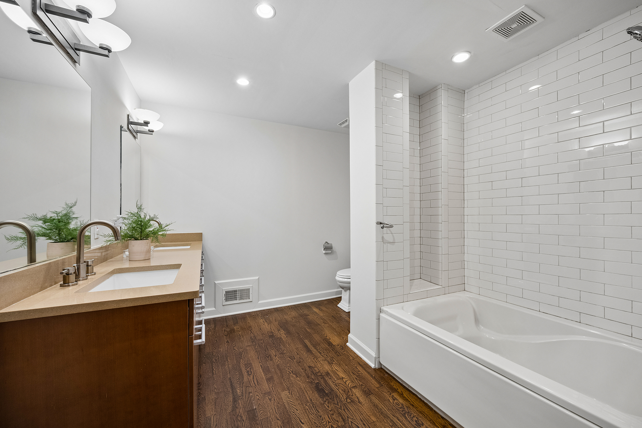  Thoughtfully Renovated Mid-Century Modern in Morningside - 物件實景