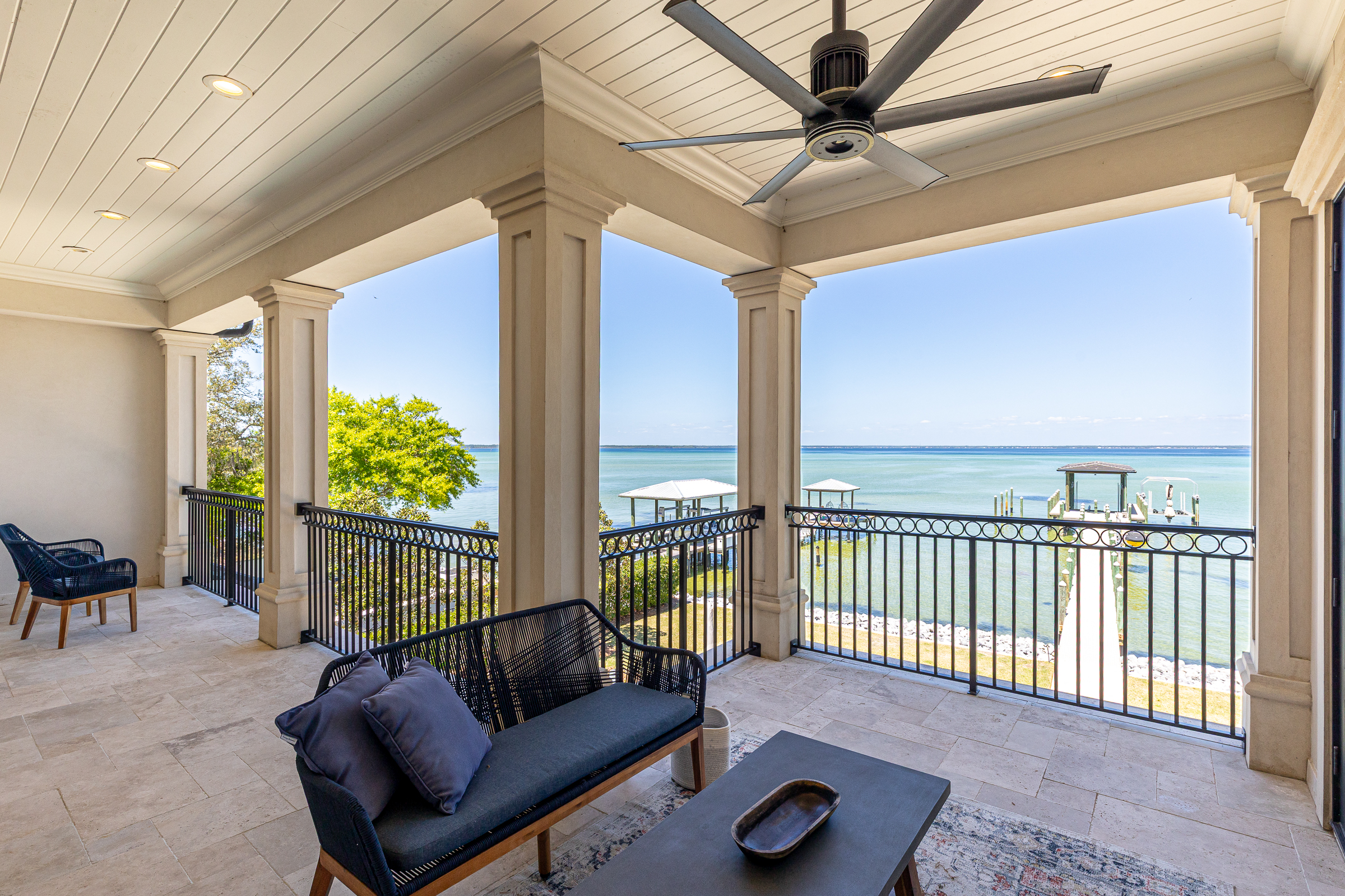  Private Bayfront Estate With Deepwater Dock And Resort-Style Outdoor Living - 物件實景