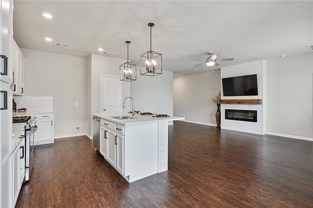 College Station, Texas, 77845, United States, 5 Bedrooms Bedrooms, ,4 BathroomsBathrooms,Residential,For Sale,1778847