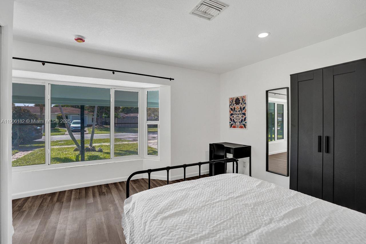 West Palm Beach, Florida, 33407, United States, 6 Bedrooms Bedrooms, ,5 BathroomsBathrooms,Residential,For Sale,1987925