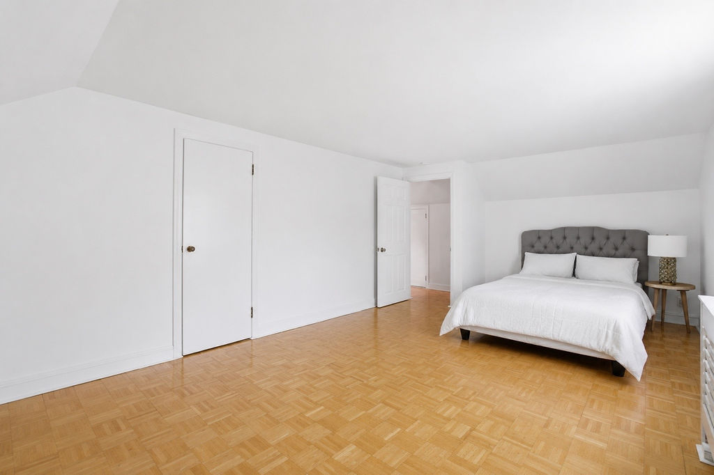 East Rockaway, New York, 11518, United States, 4 Bedrooms Bedrooms, ,2 BathroomsBathrooms,Residential,For Sale,2048552