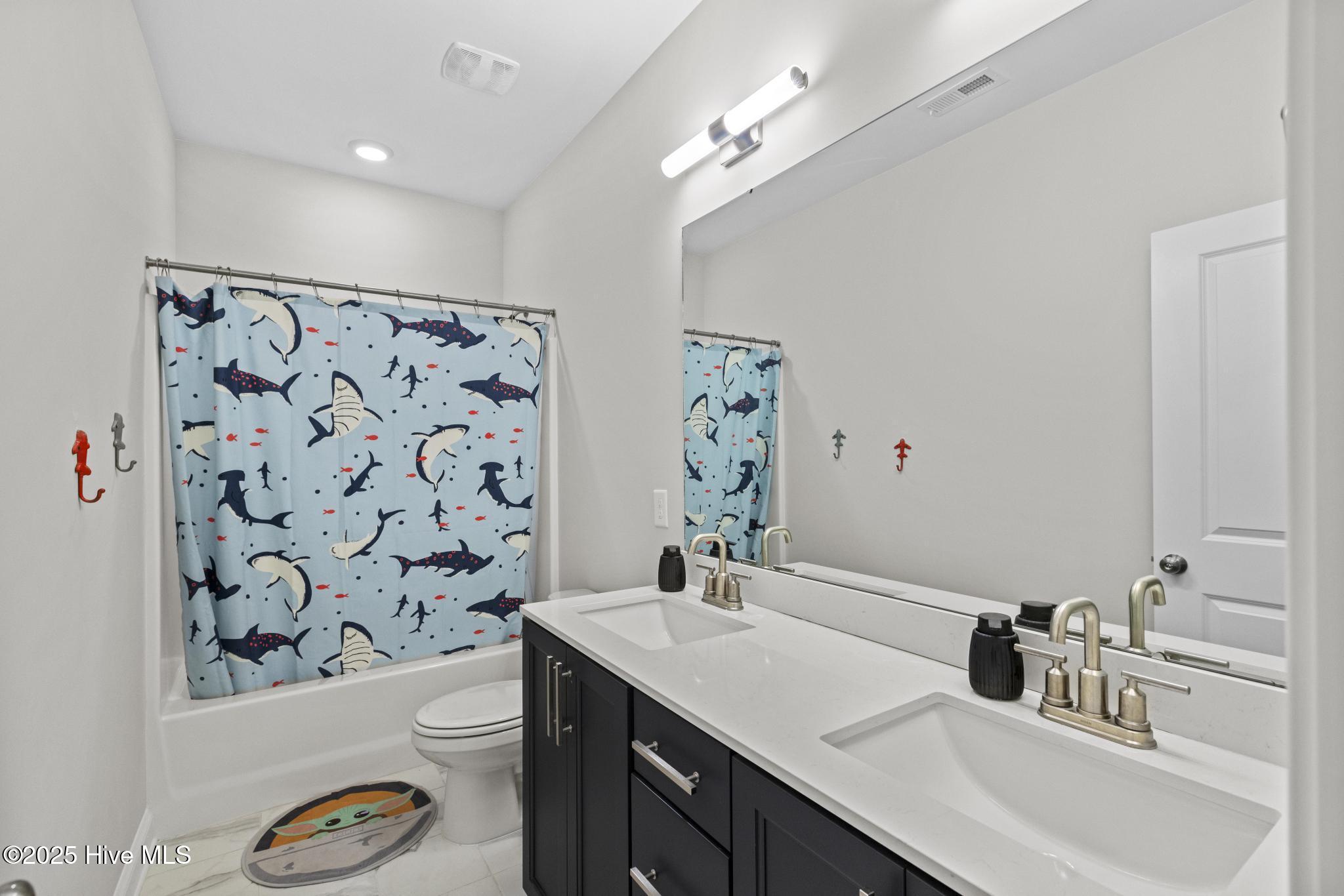 Peletier, North Carolina, 28584, United States, 4 Bedrooms Bedrooms, ,3 BathroomsBathrooms,Residential,For Sale,1976266