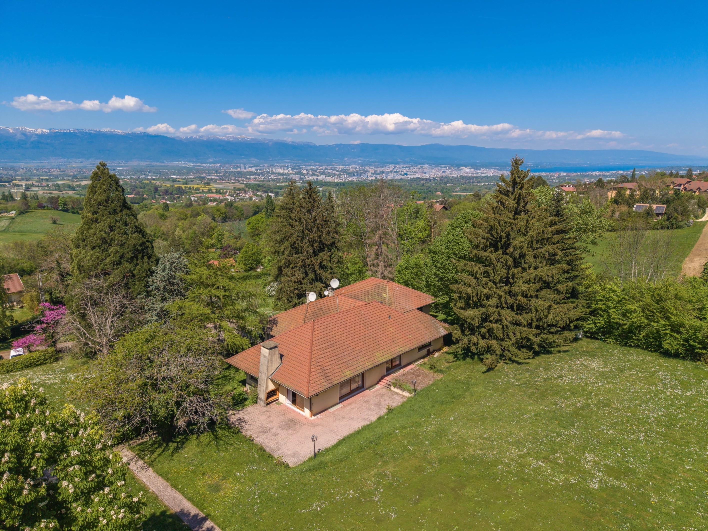  Large property on the Swiss border - 物件實景