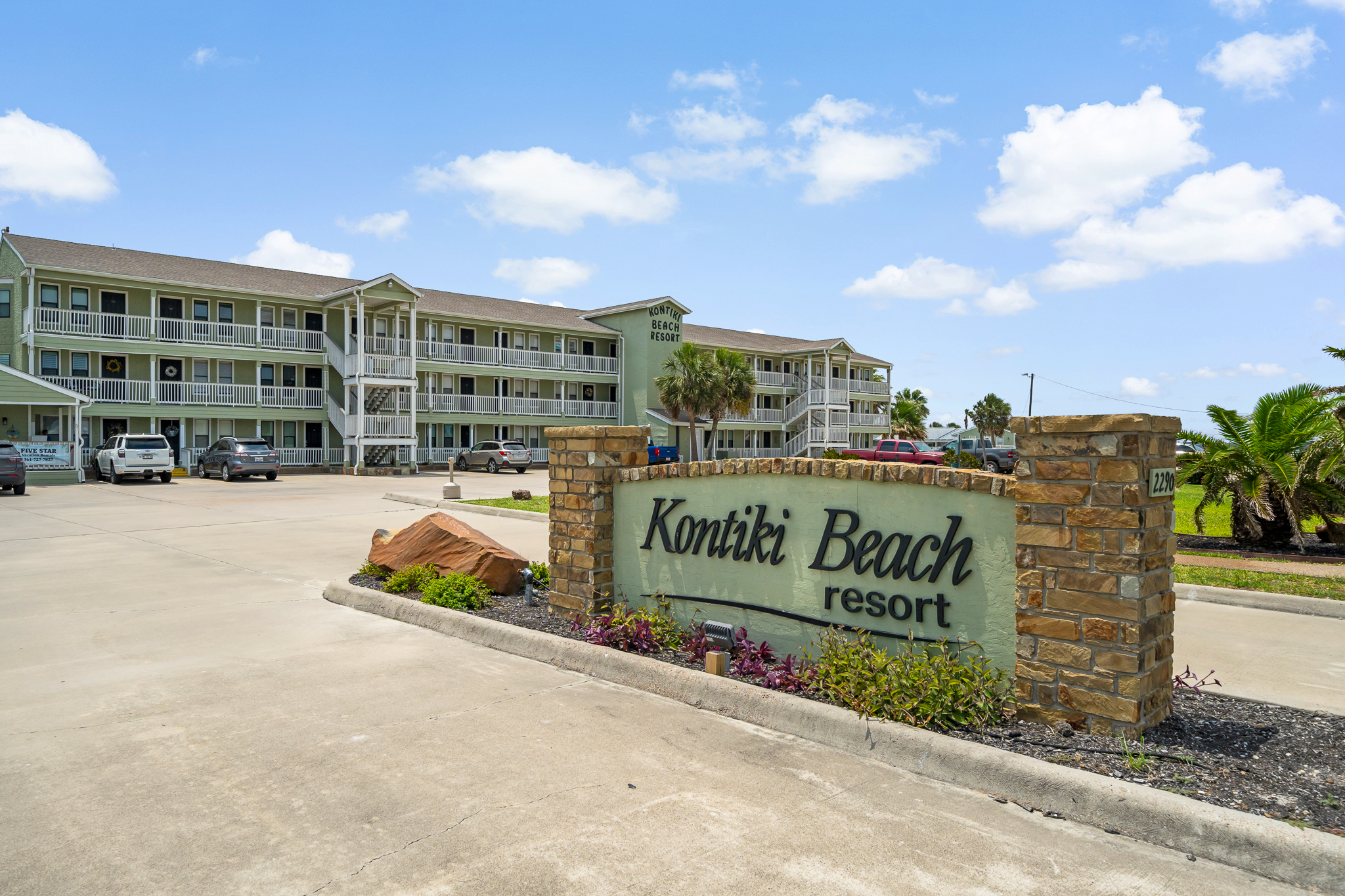  Canal-Front Coastal Retreat - 物件實景