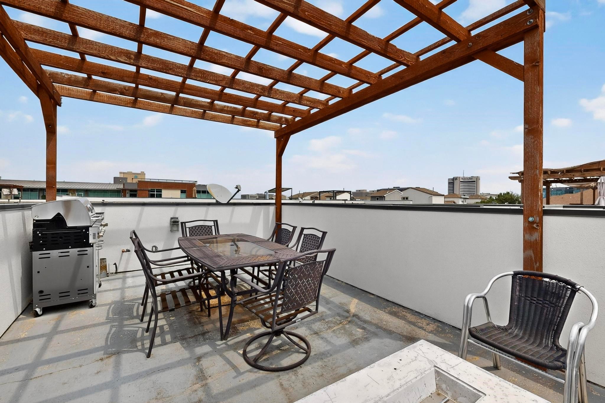 Dallas, Texas, 75204, United States, 3 Bedrooms Bedrooms, ,3 BathroomsBathrooms,Residential,For Sale,1977782