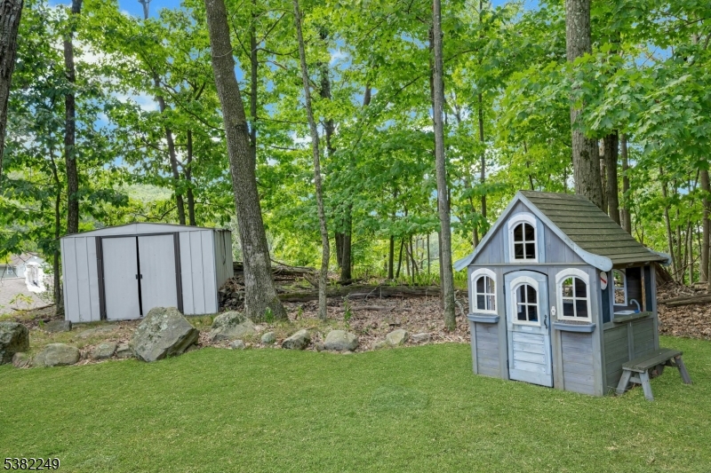 Rockaway Twp., New Jersey, 07866, United States, 3 Bedrooms Bedrooms, ,1 BathroomBathrooms,Residential,For Sale,1940622