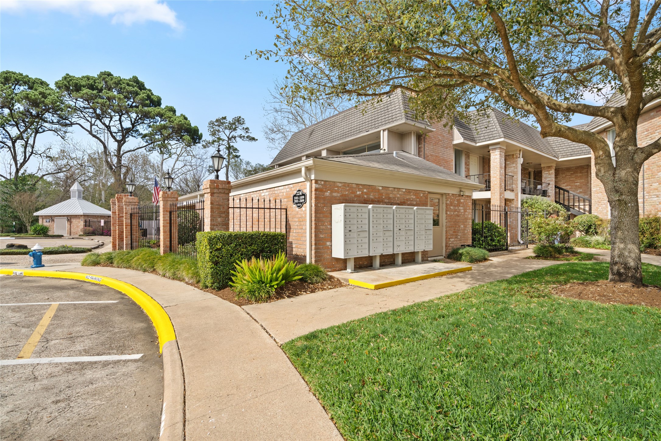  2238 S Piney Point Road #102 - 物件實景