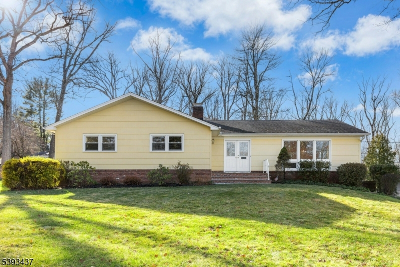 Berkeley Heights Twp., New Jersey, 07922, United States, 4 Bedrooms Bedrooms, ,2 BathroomsBathrooms,Residential,For Sale,2003400