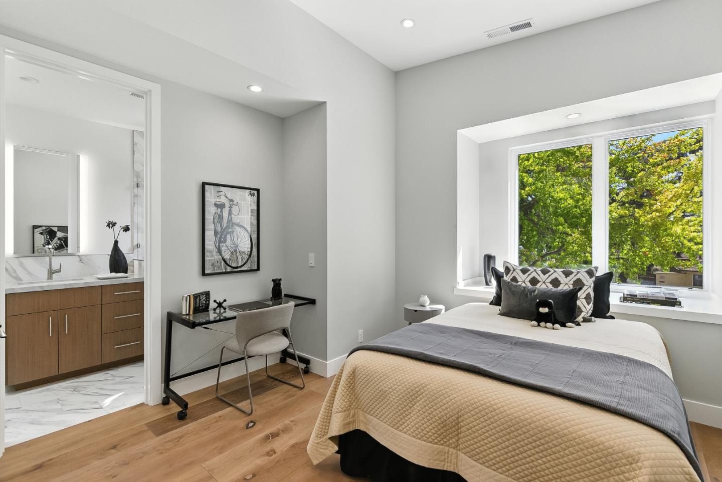 Palo Alto, California, 94303, United States, 4 Bedrooms Bedrooms, ,5 BathroomsBathrooms,Residential,For Sale,1906712