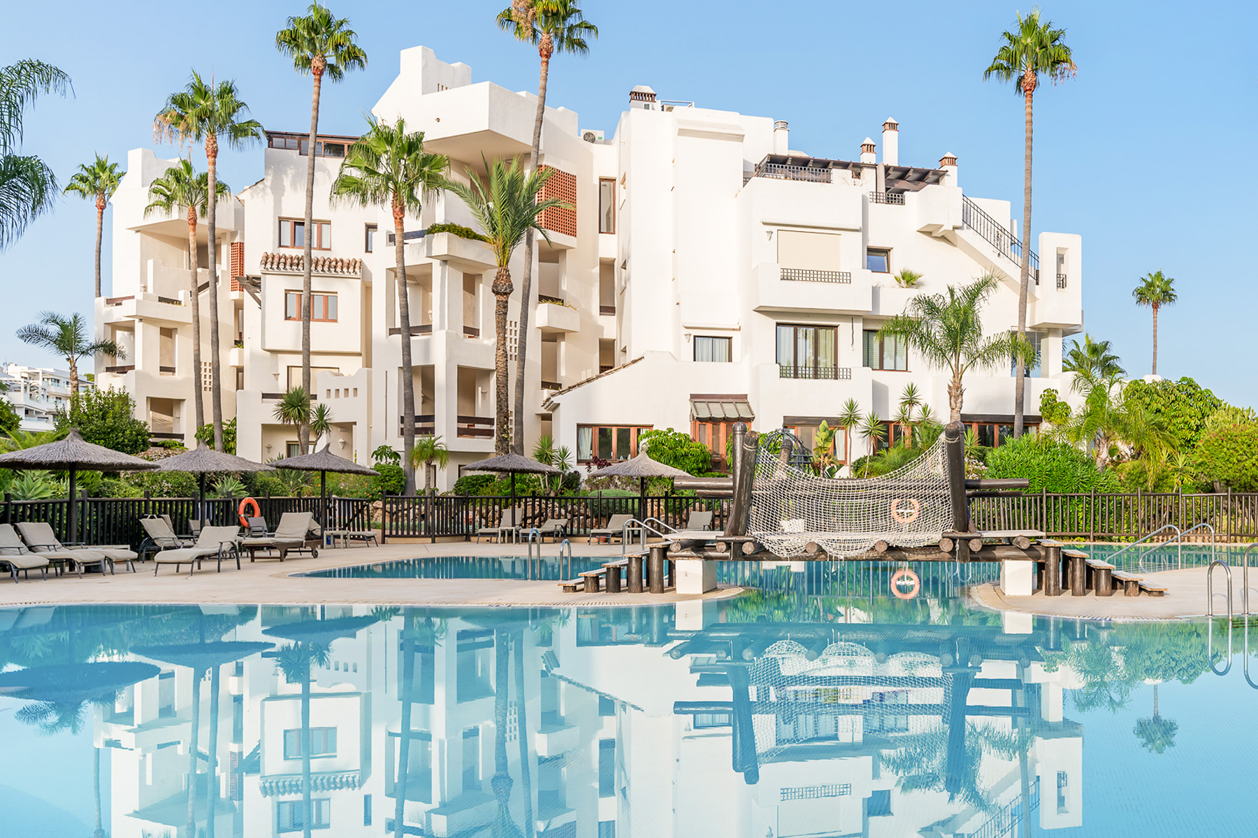  Beachfront corner apartment with expansive terrace in Estepona - 物件實景