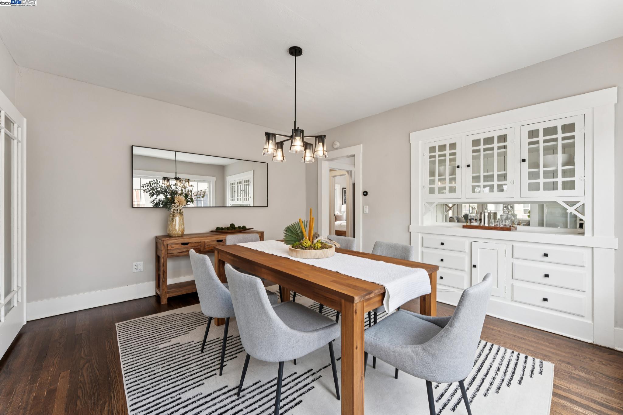 Oakland, California, 94605, United States, 2 Bedrooms Bedrooms, ,1 BathroomBathrooms,Residential,For Sale,1901518