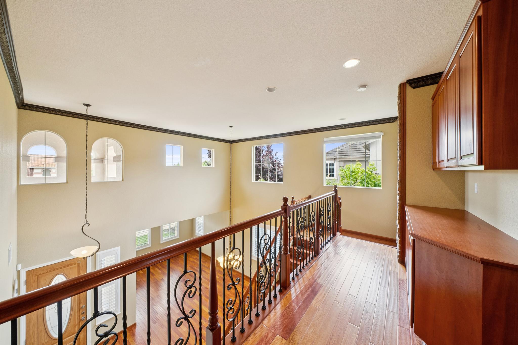  Gorgeous Two-Story Oakley Home - 物件實景