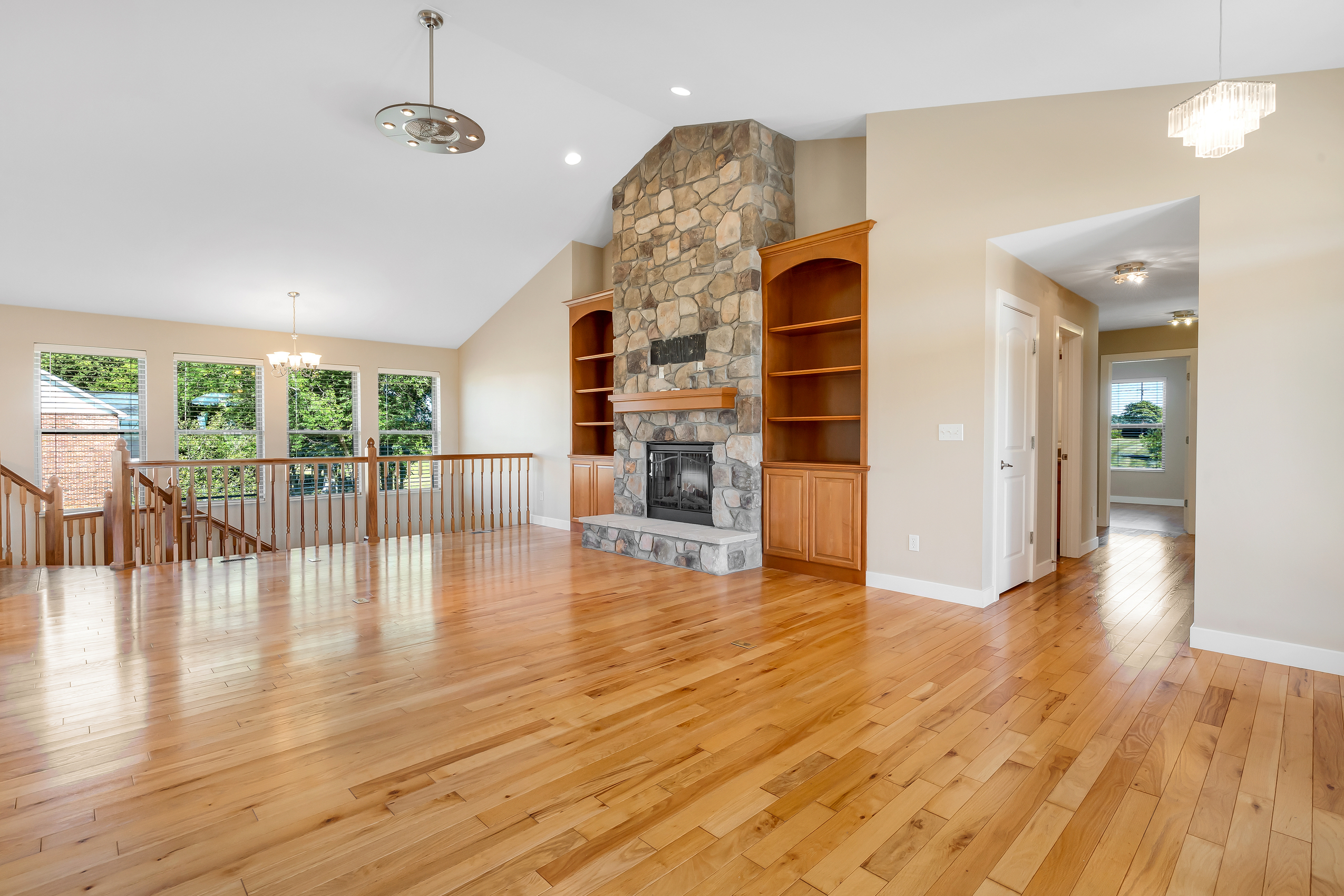 Waterloo, Illinois, 62298, United States, 5 Bedrooms Bedrooms, ,4 BathroomsBathrooms,Residential,For Sale,1978838