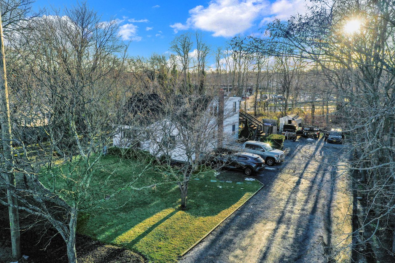 Eastport, New York, 11941, United States, 3 Bedrooms Bedrooms, ,3 BathroomsBathrooms,Residential,For Sale,2008841