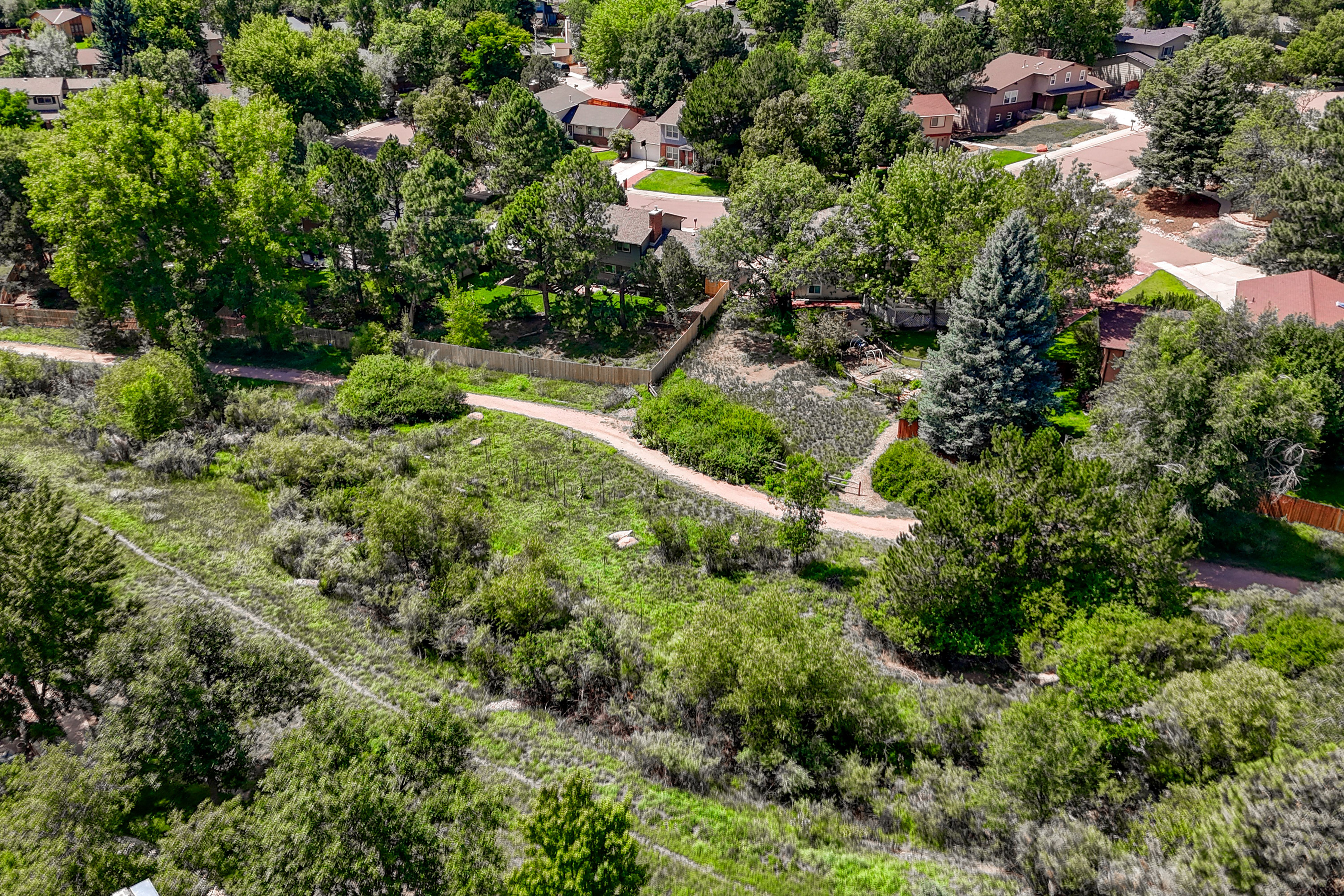  Rockrimmon Townhome with Trail Access & Private Patio - 物件實景
