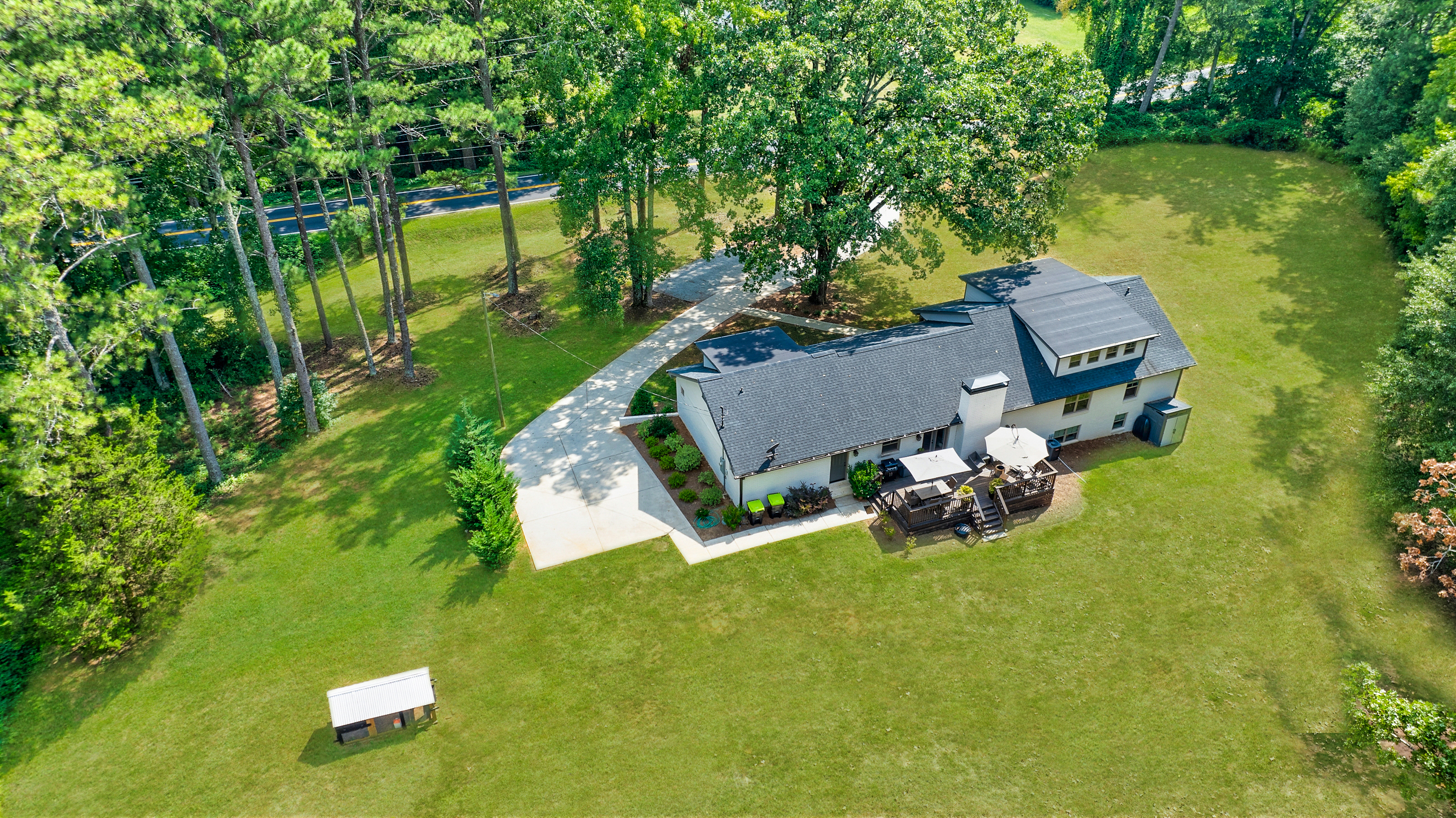  Stunning Fully Renovated Oasis on 2.4+/- Acres - 物件實景