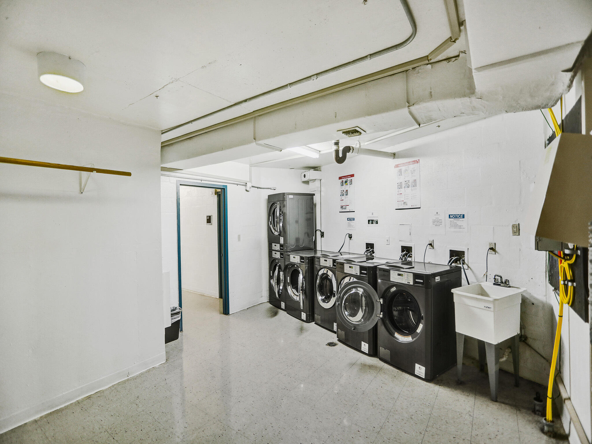 Sunny Isles Beach, Florida, 33160, United States, 1 Bedroom Bedrooms, ,2 BathroomsBathrooms,Residential,For Sale,1804245