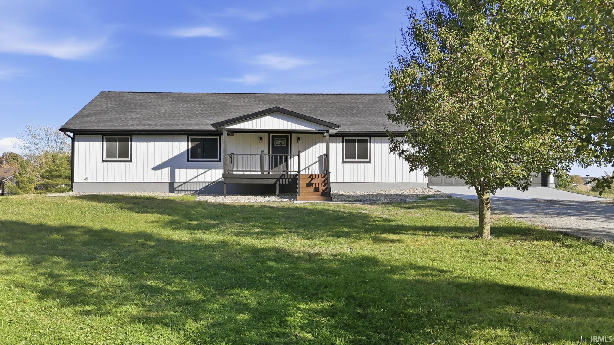 Churubusco, Indiana, 46723, United States, 3 Bedrooms Bedrooms, ,3 BathroomsBathrooms,Residential,For Sale,1987085