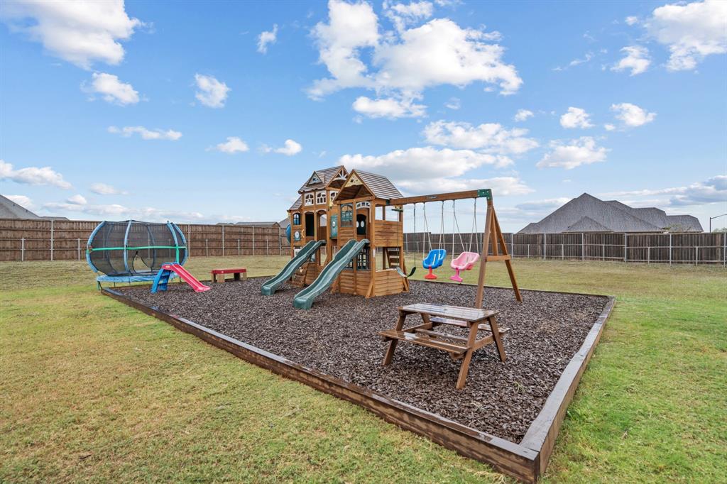 Waxahachie, Texas, 75165, United States, 4 Bedrooms Bedrooms, ,3 BathroomsBathrooms,Residential,For Sale,1981822