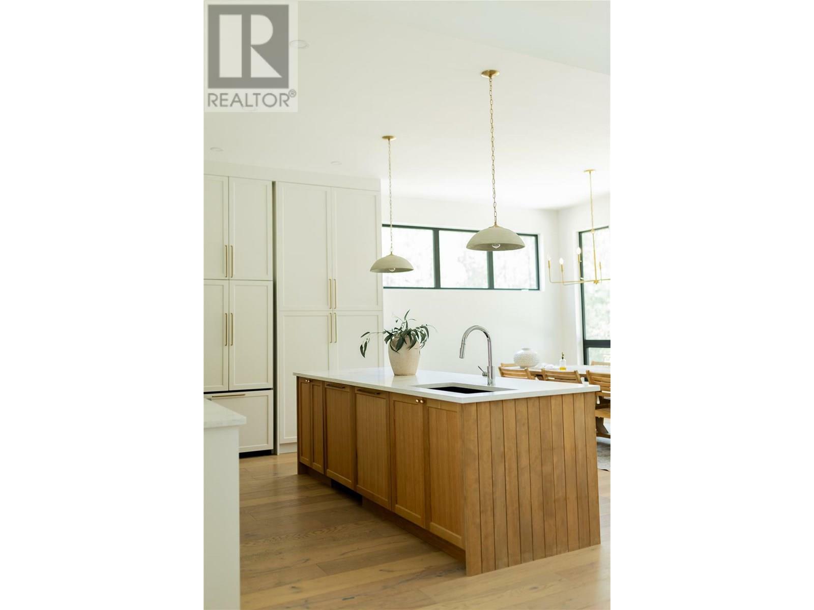 GRAND FORKS, British Columbia, V0H 1H2, CA, 5 Bedrooms Bedrooms, ,5 BathroomsBathrooms,Residential,For Sale,1868553