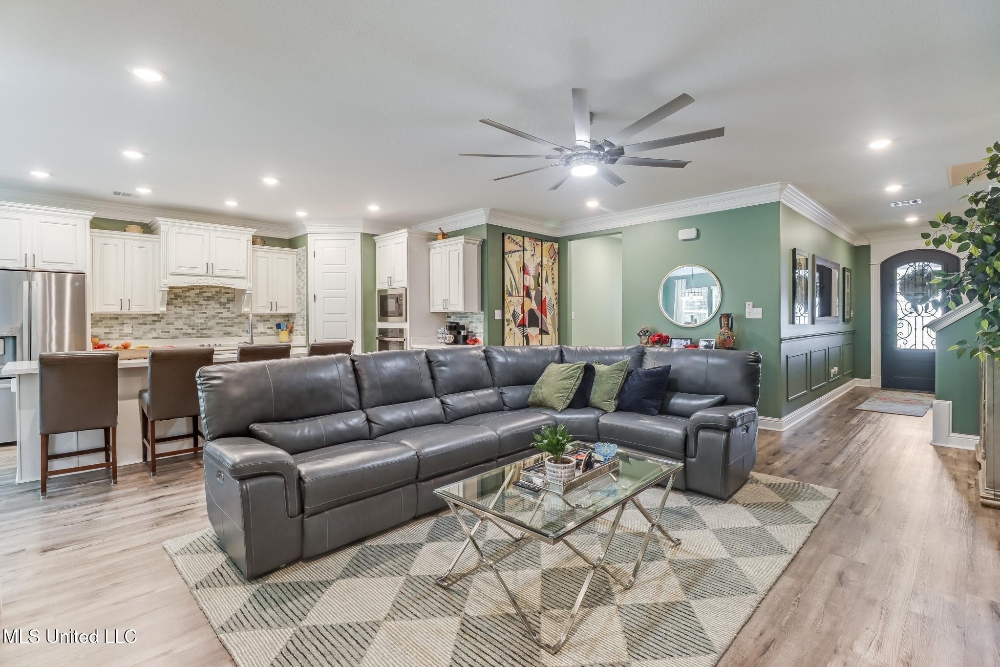 Gulfport, Mississippi, 39503, United States, 5 Bedrooms Bedrooms, ,3 BathroomsBathrooms,Residential,For Sale,2005321