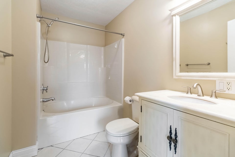 Dunnville, Kentucky, 42528, United States, 6 Bedrooms Bedrooms, ,5 BathroomsBathrooms,Residential,For Sale,1998018