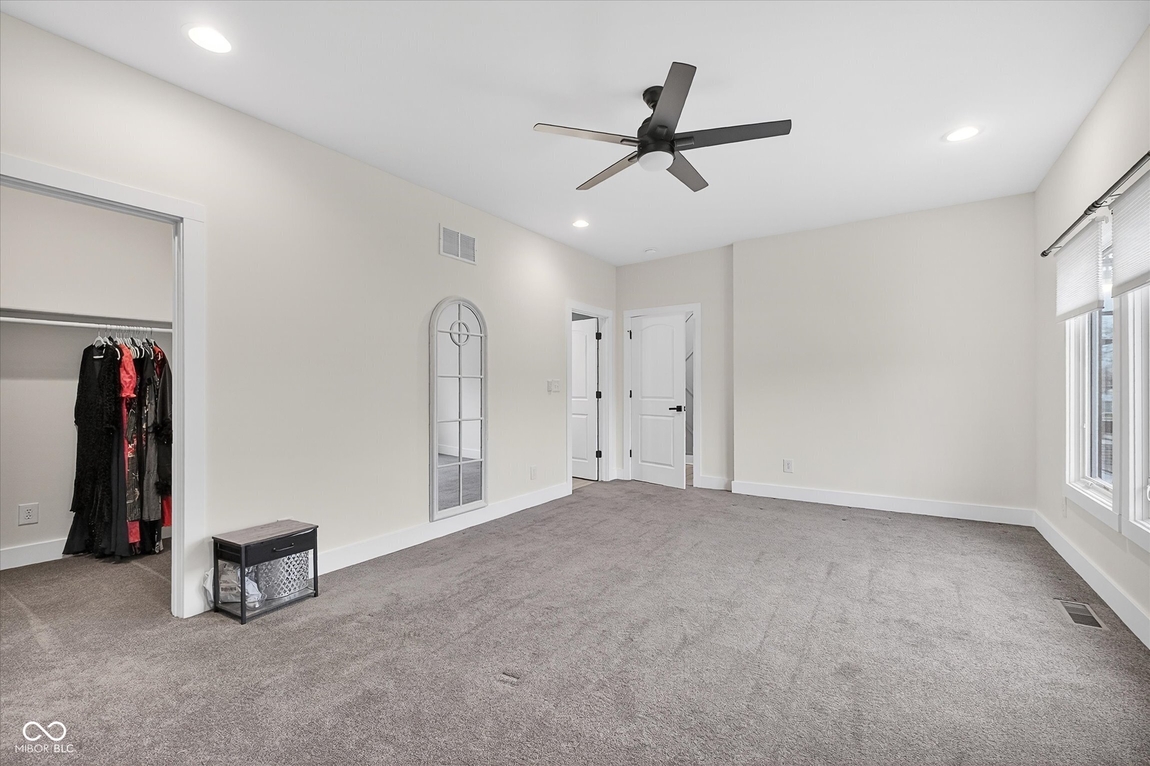 Indianapolis, Indiana, 46202, United States, 4 Bedrooms Bedrooms, ,5 BathroomsBathrooms,Residential,For Sale,2008591