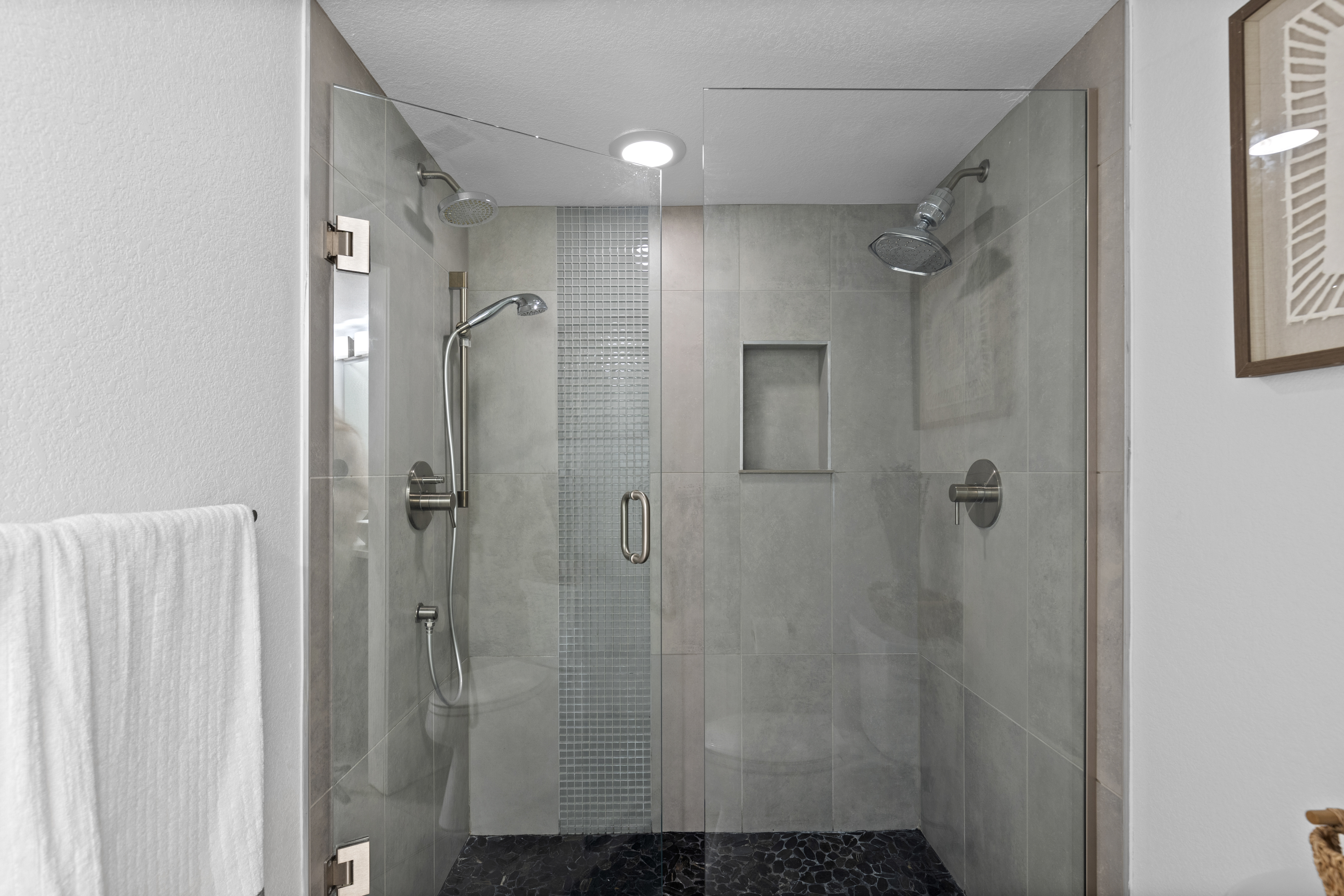  Sleek, architecturally refined end-unit duplex - 物件實景