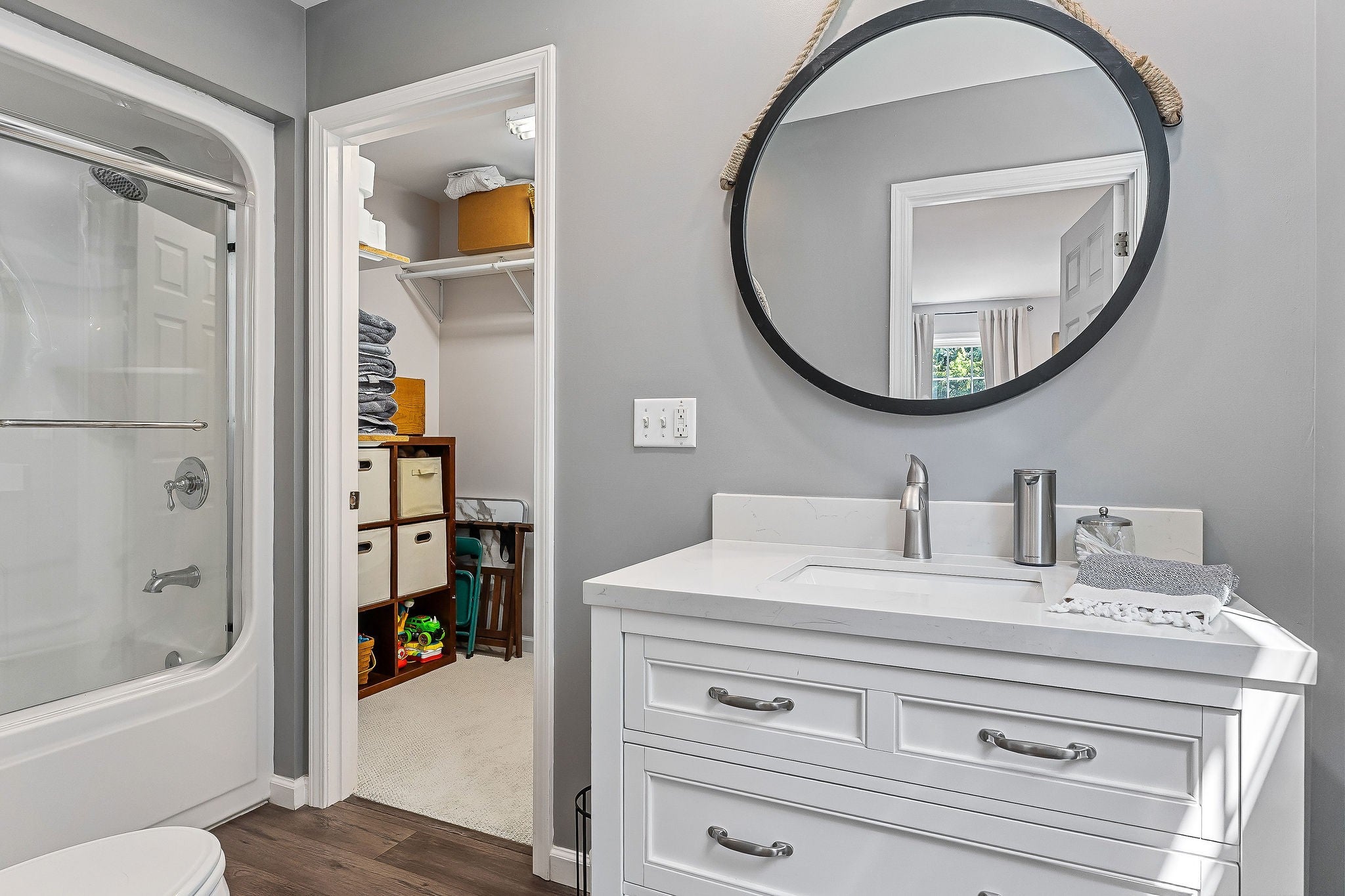 Smithville, Tennessee, 37166, United States, 1 Bedroom Bedrooms, ,4 BathroomsBathrooms,Residential,For Sale,2006606