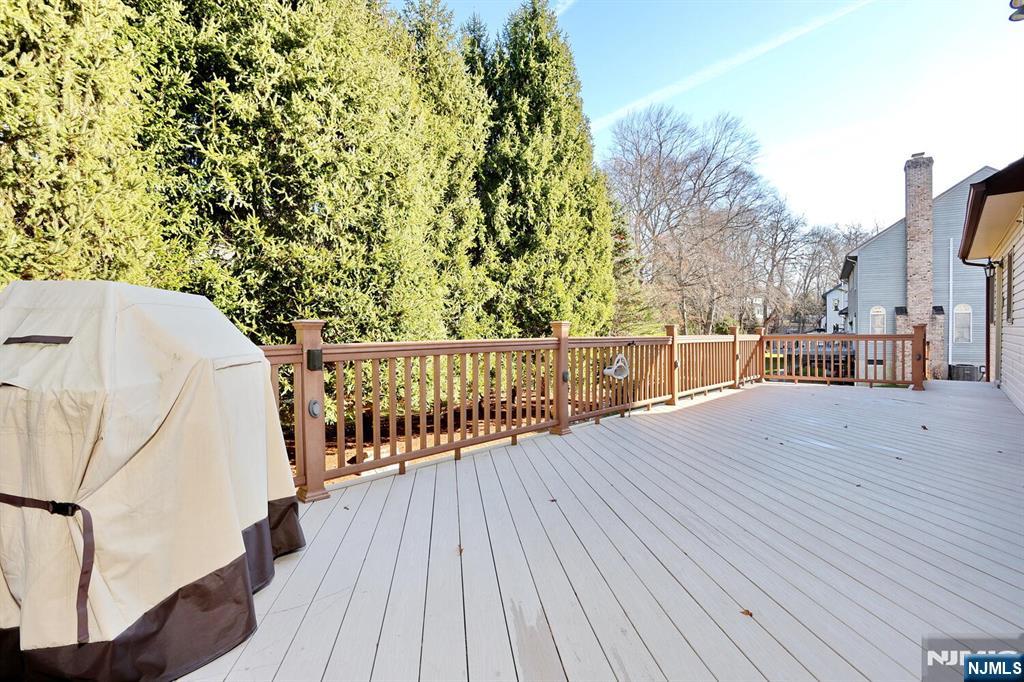 Paramus, New Jersey, 07652, United States, 5 Bedrooms Bedrooms, ,4 BathroomsBathrooms,Residential,For Sale,2001740