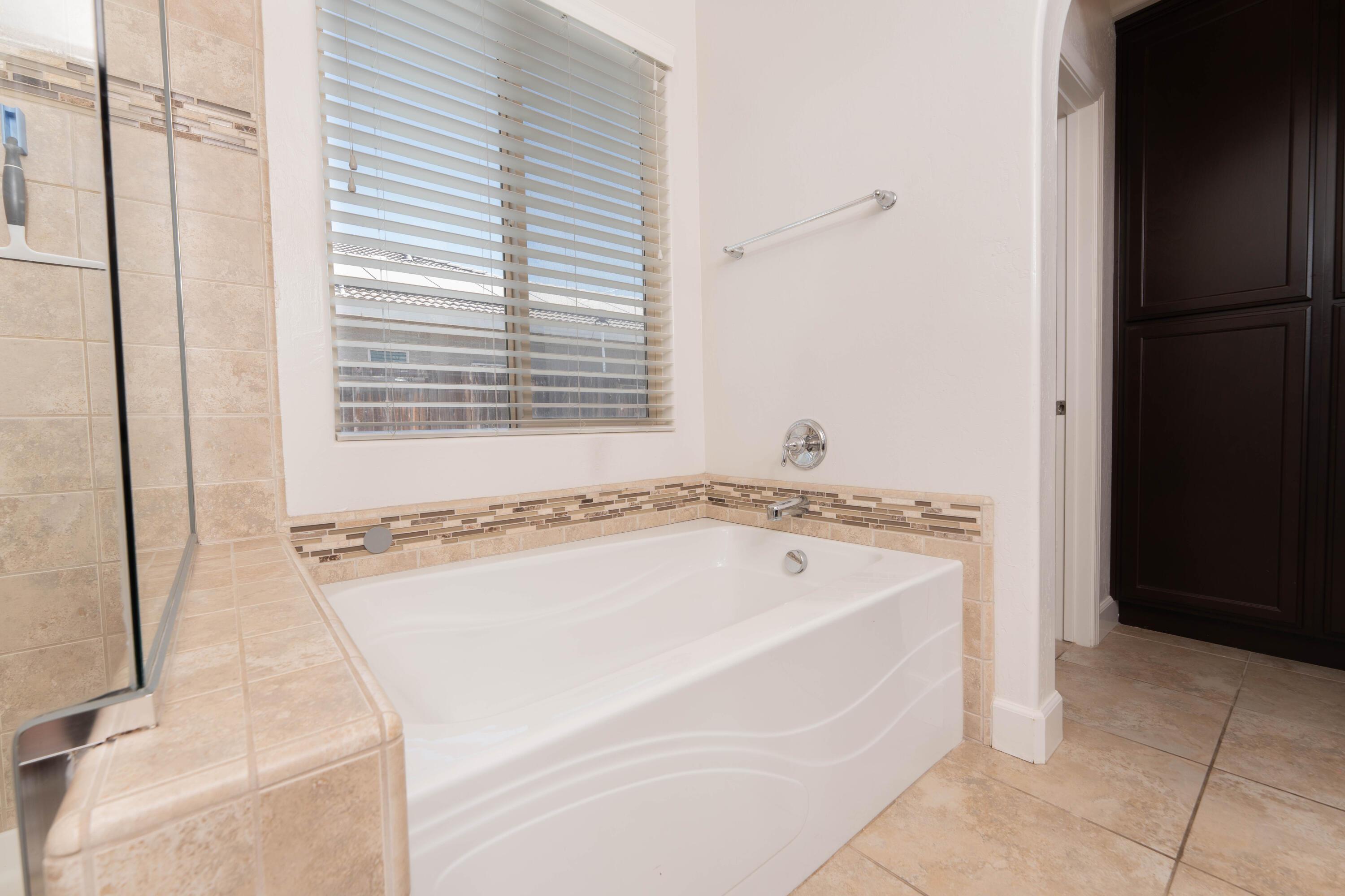 Tulare, California, 93274, United States, 4 Bedrooms Bedrooms, ,3 BathroomsBathrooms,Residential,For Sale,1975083