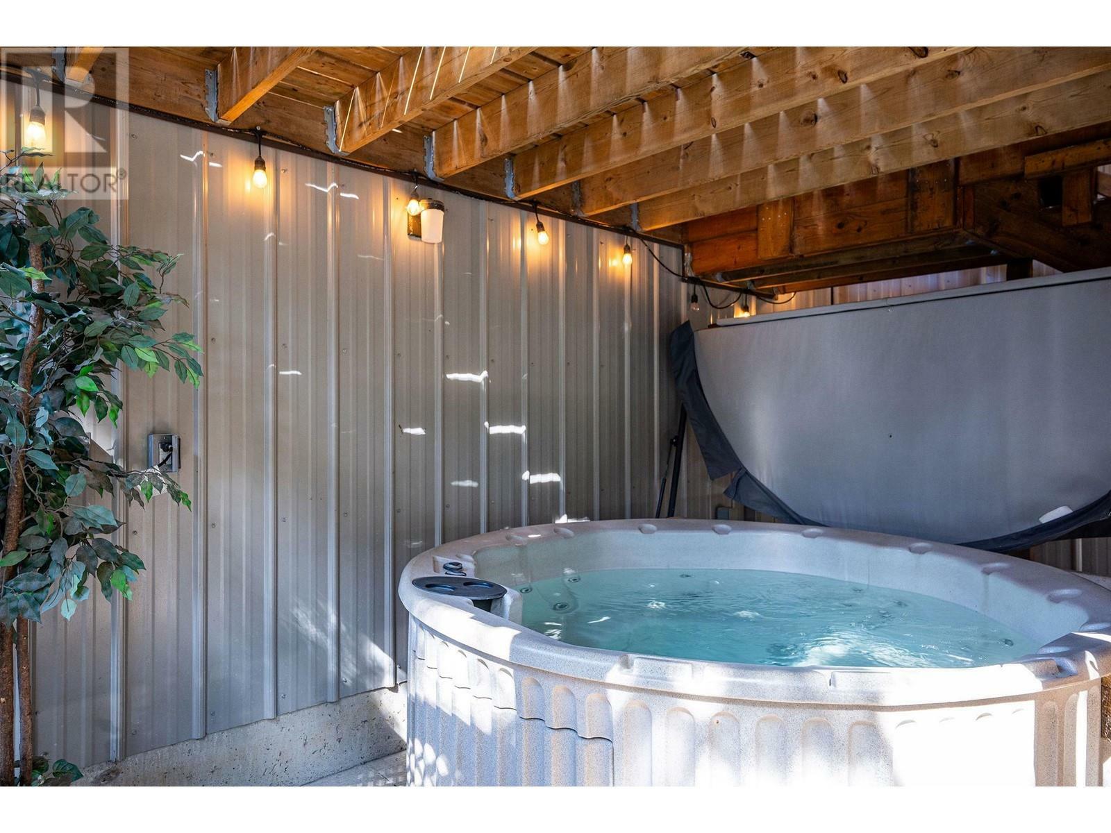 REVELSTOKE, British Columbia, V0E 2S0, CA, 4 Bedrooms Bedrooms, ,3 BathroomsBathrooms,Residential,For Sale,1838375
