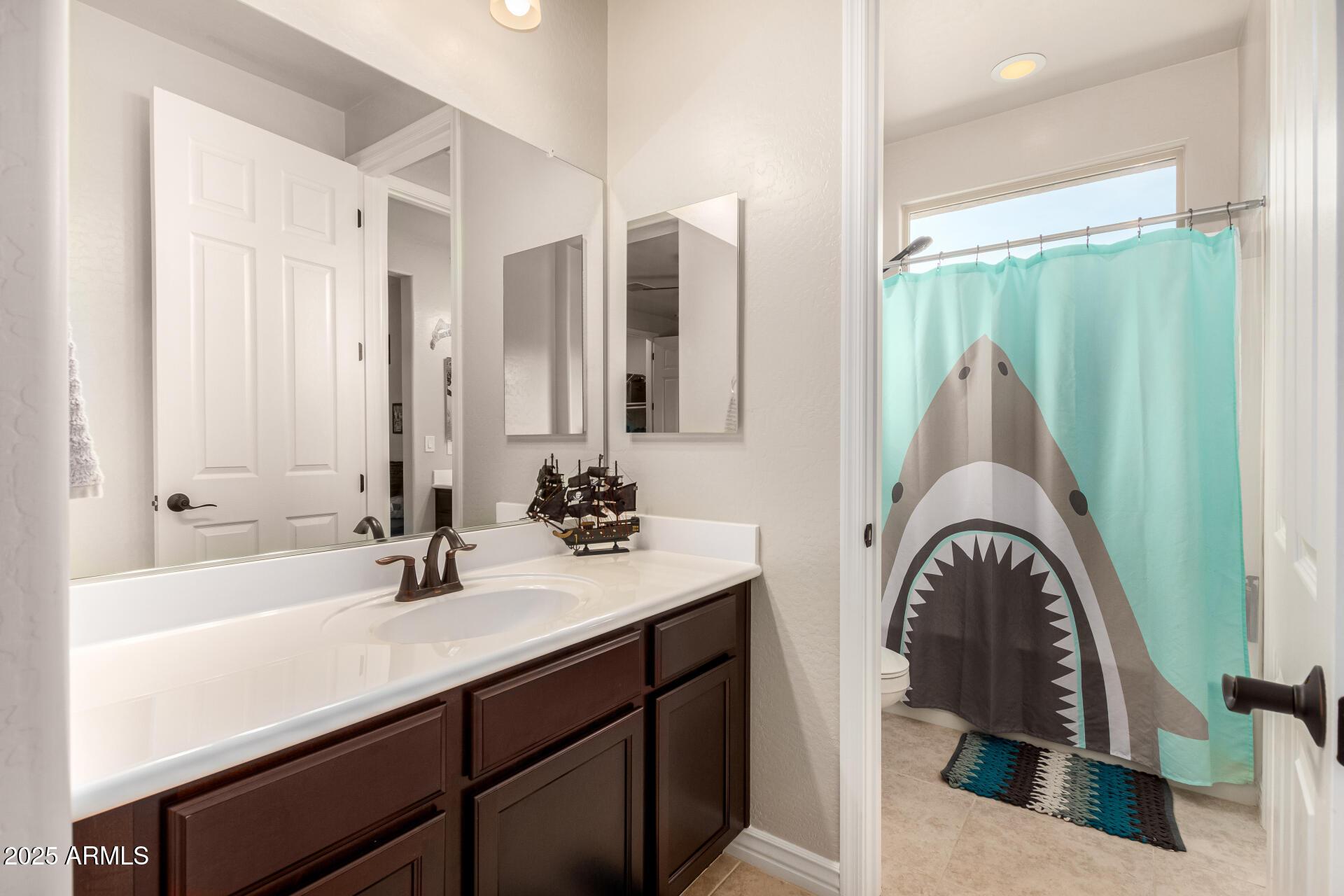 Glendale, Arizona, 85305, United States, 4 Bedrooms Bedrooms, ,5 BathroomsBathrooms,Residential,For Sale,1881067