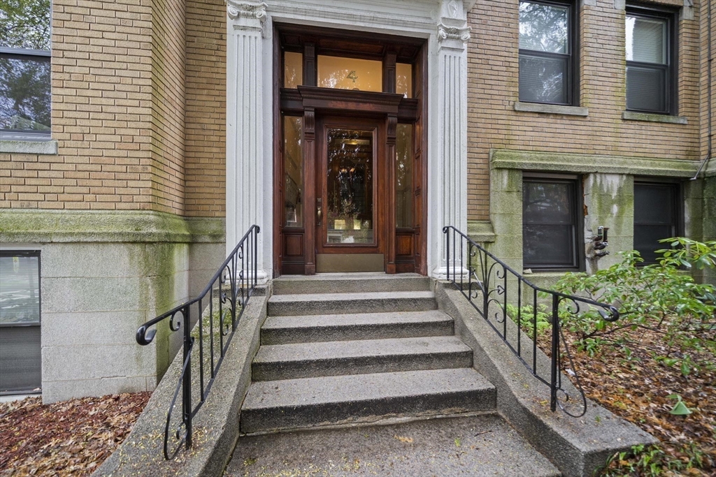 Brookline, Massachusetts, 02446, United States, 3 Bedrooms Bedrooms, ,2 BathroomsBathrooms,Residential,For Sale,1787274