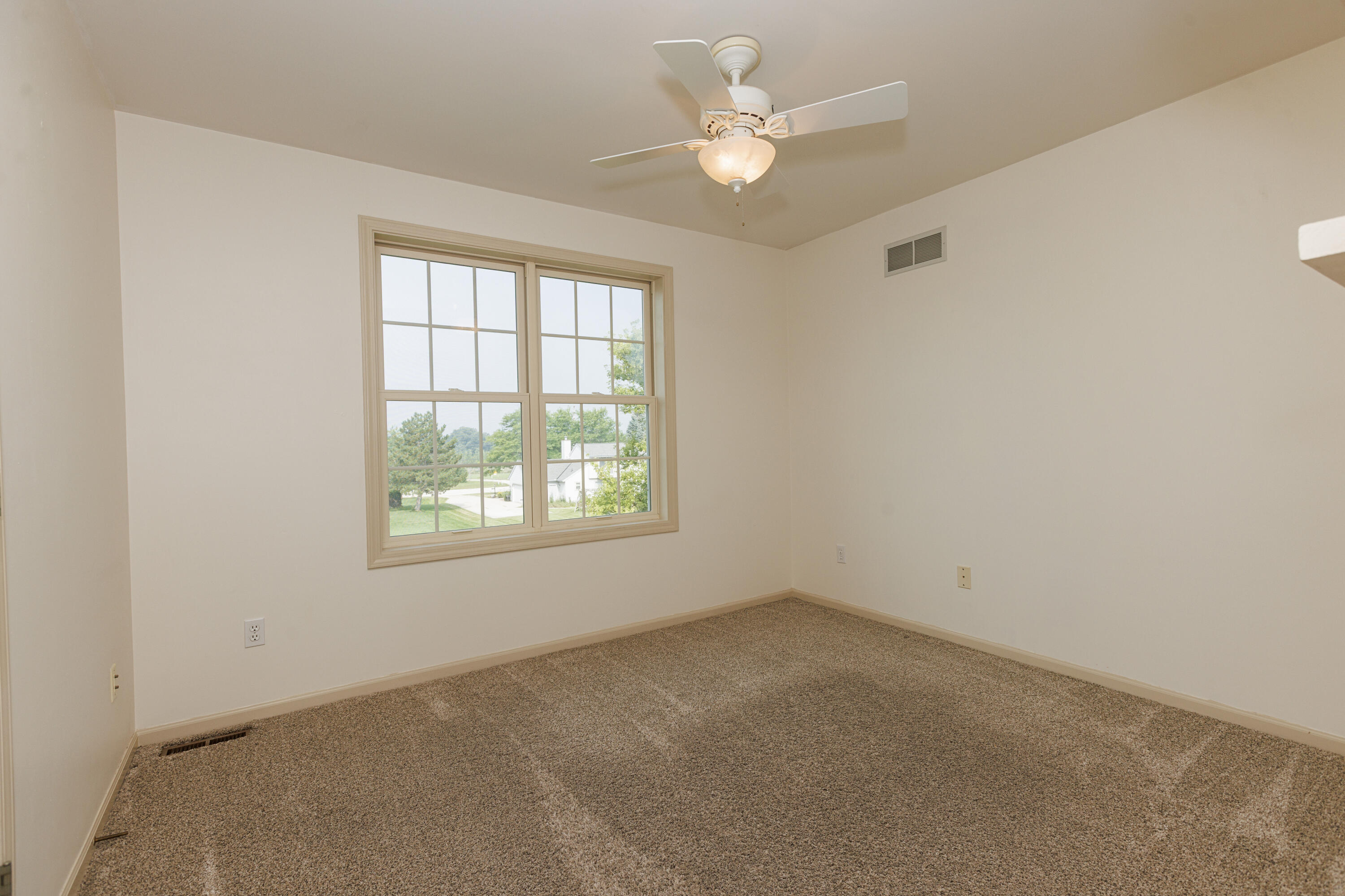 Franklin, Wisconsin, 53132, United States, 4 Bedrooms Bedrooms, ,4 BathroomsBathrooms,Residential,For Sale,1924268