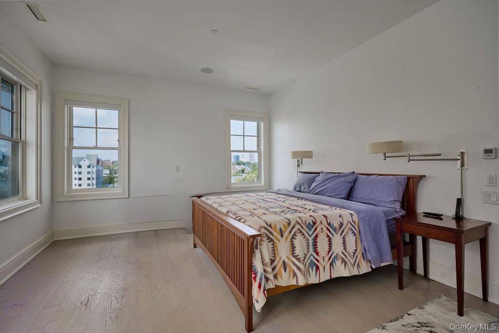 New Rochelle, New York, 10805, United States, 3 Bedrooms Bedrooms, ,4 BathroomsBathrooms,Residential,For Sale,1942227