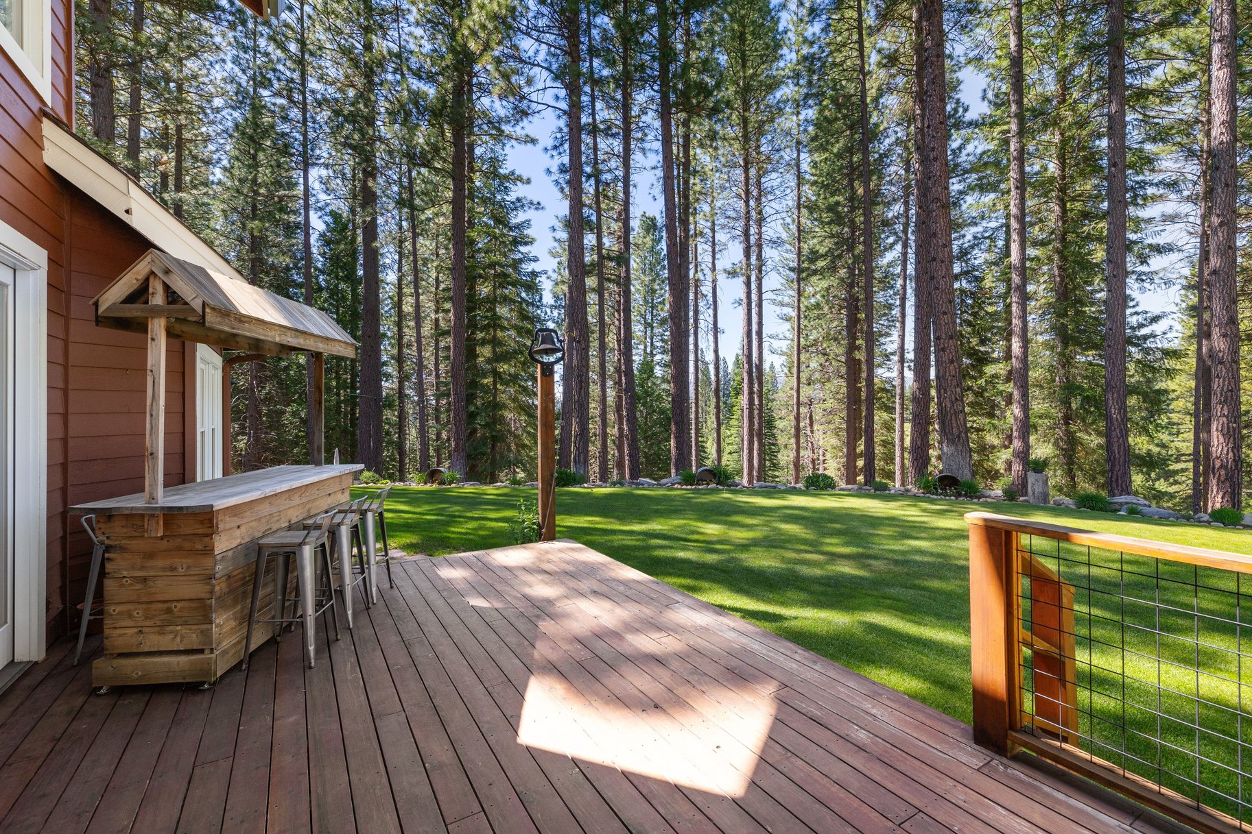  Hilltop Whitehawk Ranch Estate with Sweeping Meadow, Pond & Mountain Views - 物件實景