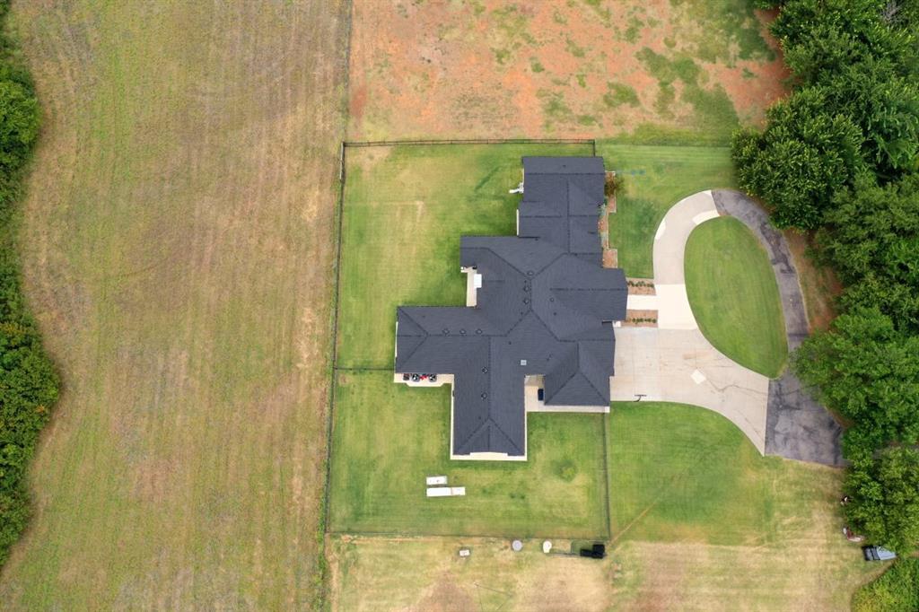 Amber, Oklahoma, 73004, United States, 6 Bedrooms Bedrooms, ,4 BathroomsBathrooms,Residential,For Sale,1984407