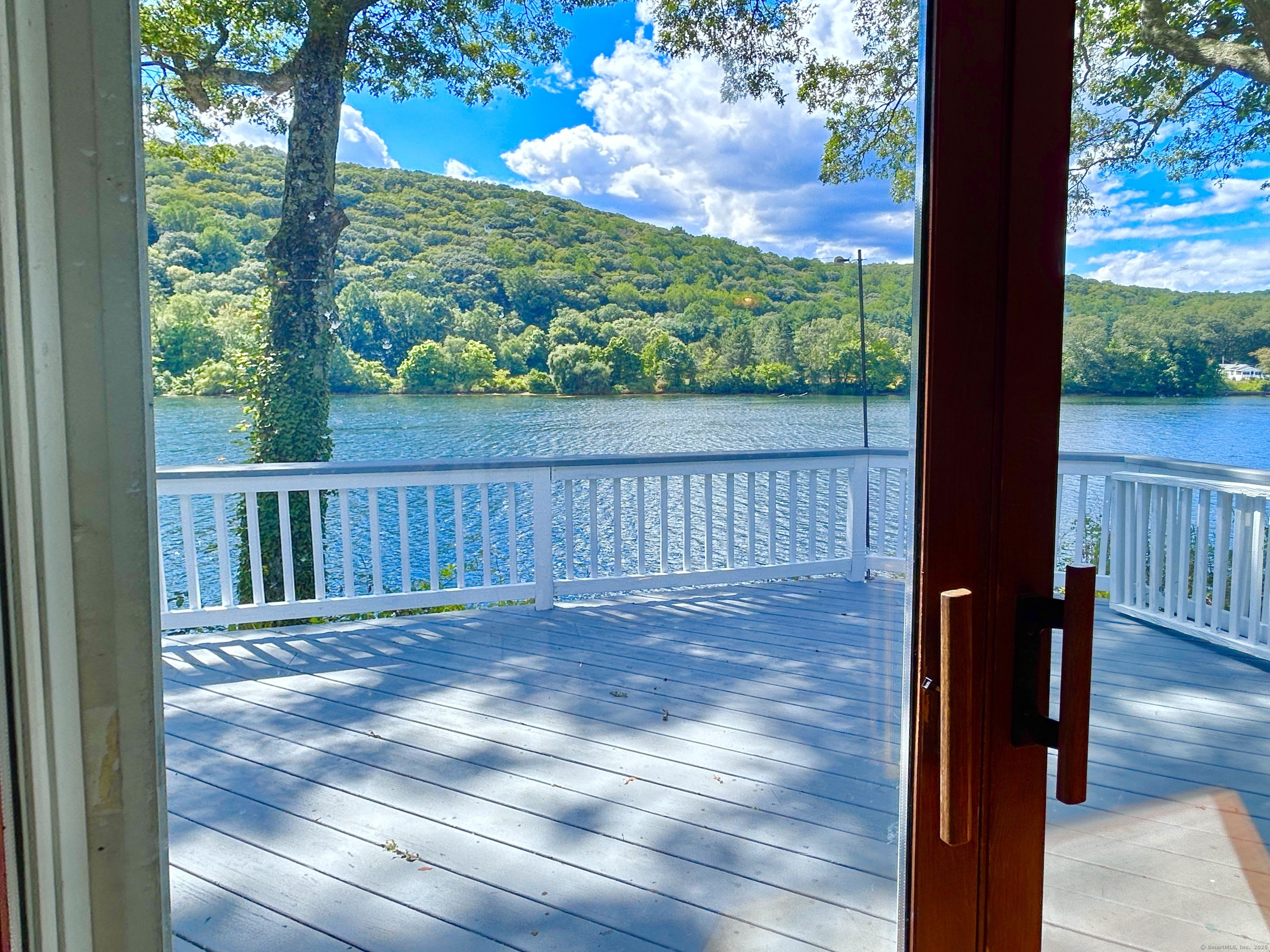 Seymour, Connecticut, 06483, United States, 3 Bedrooms Bedrooms, ,2 BathroomsBathrooms,Residential,For Sale,1933052