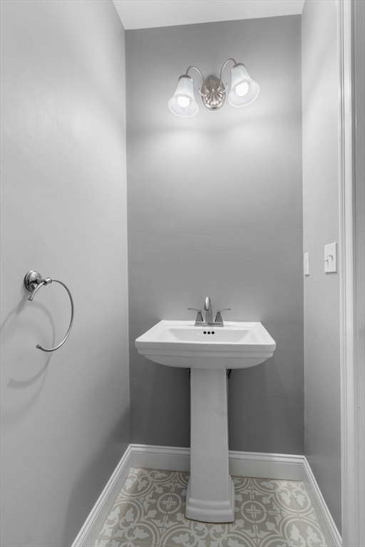 Mendon, Massachusetts, 01756, United States, 3 Bedrooms Bedrooms, ,3 BathroomsBathrooms,Residential,For Sale,1996040