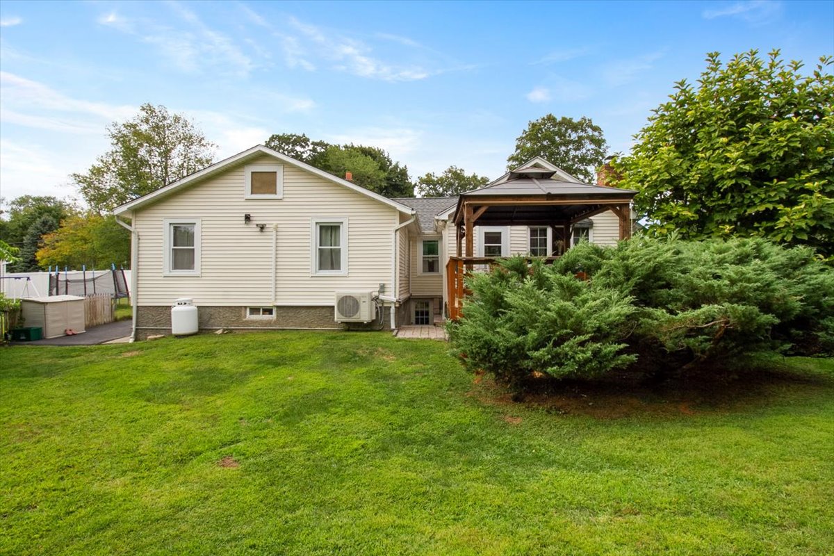 Yorktown Heights, New York, 10598, United States, 3 Bedrooms Bedrooms, ,2 BathroomsBathrooms,Residential,For Sale,1975256