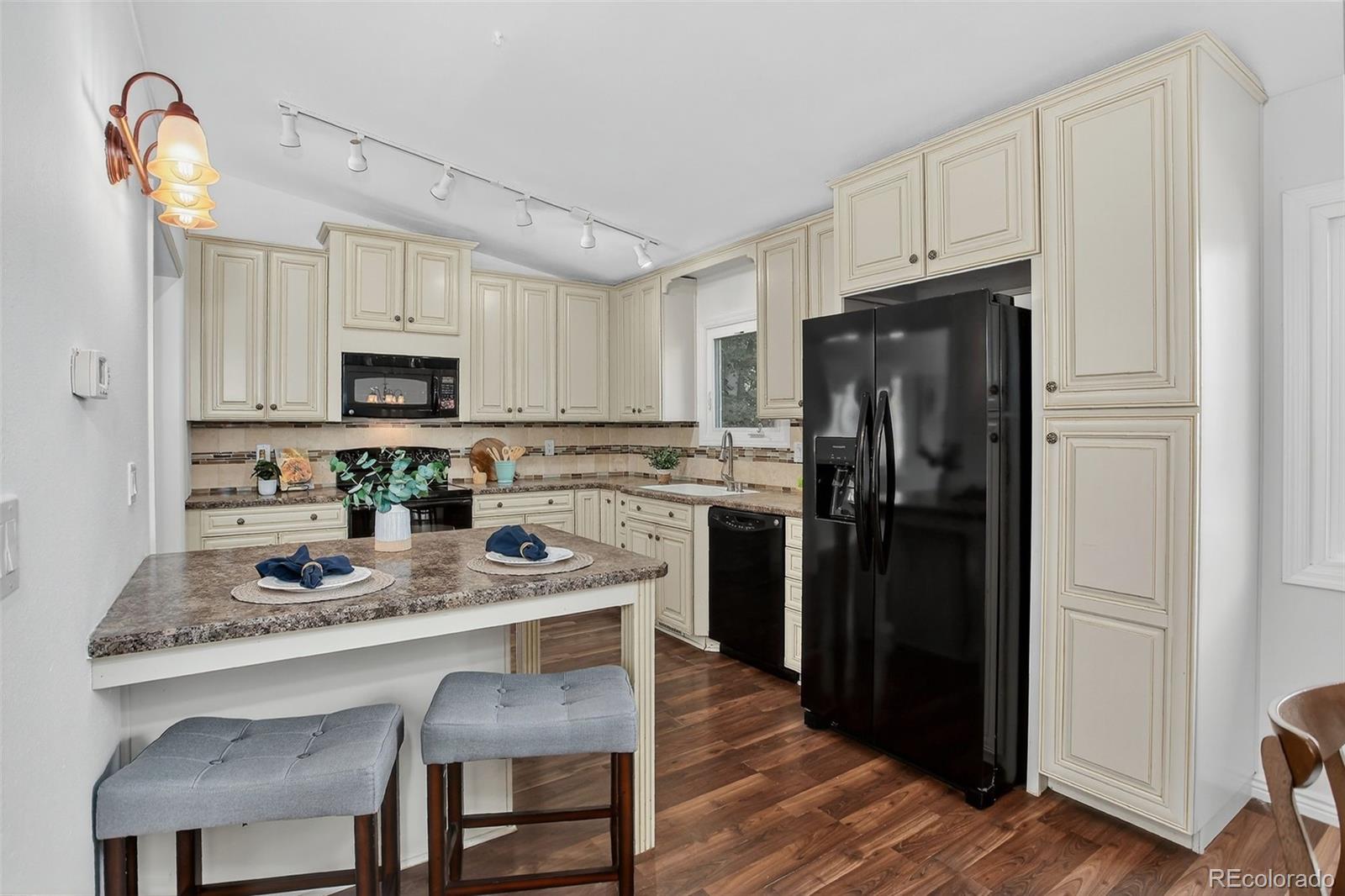 Longmont, Colorado, 80503, United States, 3 Bedrooms Bedrooms, ,1 BathroomBathrooms,Residential,For Sale,1958059