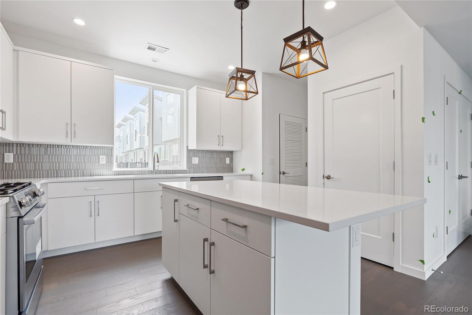 Denver, Colorado, 80231, United States, 3 Bedrooms Bedrooms, ,4 BathroomsBathrooms,Residential,For Sale,1874864