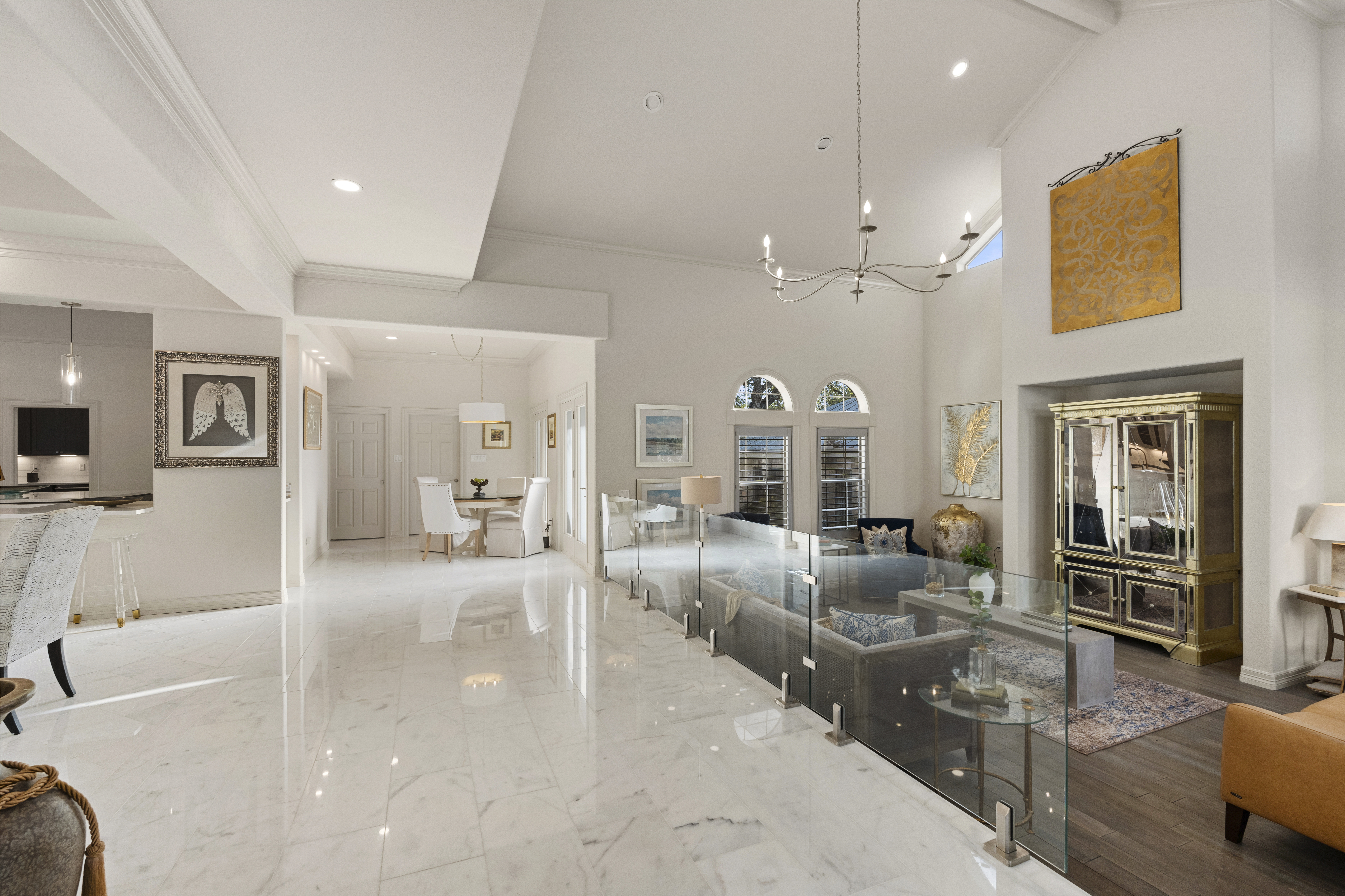  Updated Home with Captivating Interior Features - 物件實景