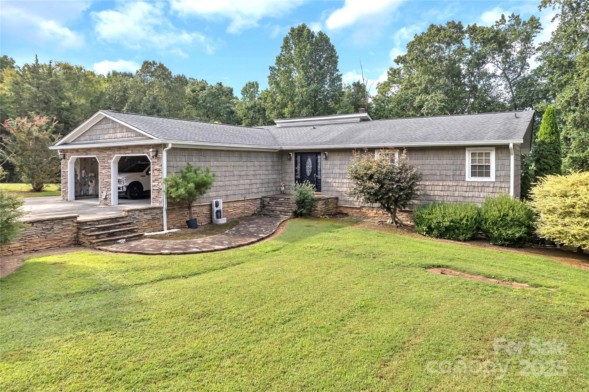 Kings Mountain, North Carolina, 28086, United States, 3 Bedrooms Bedrooms, ,3 BathroomsBathrooms,Residential,For Sale,1941598