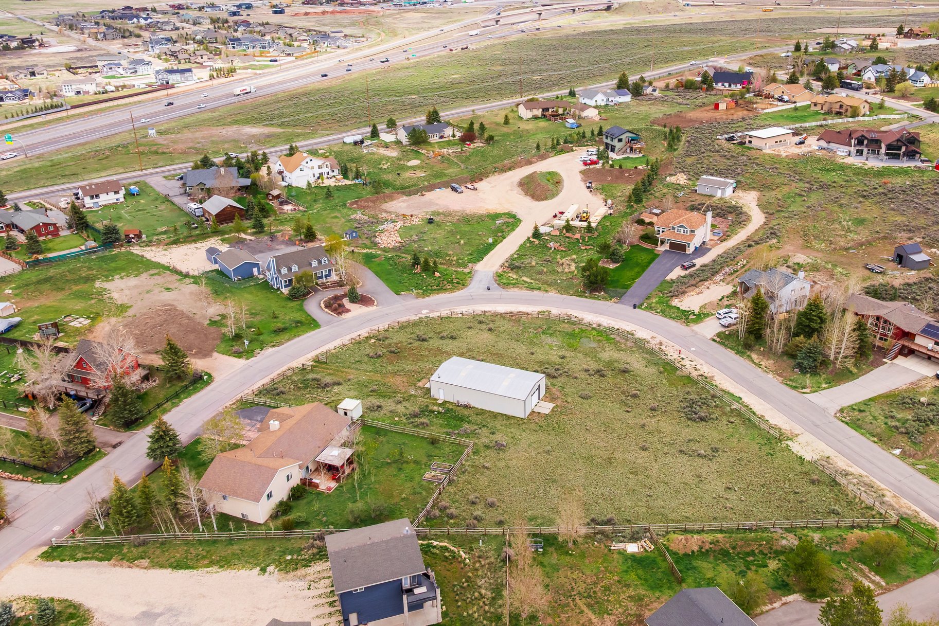  2 Acres  1,800 SF Barn  Minimal HOA  Park City School District — Bring Your V - 物件實景