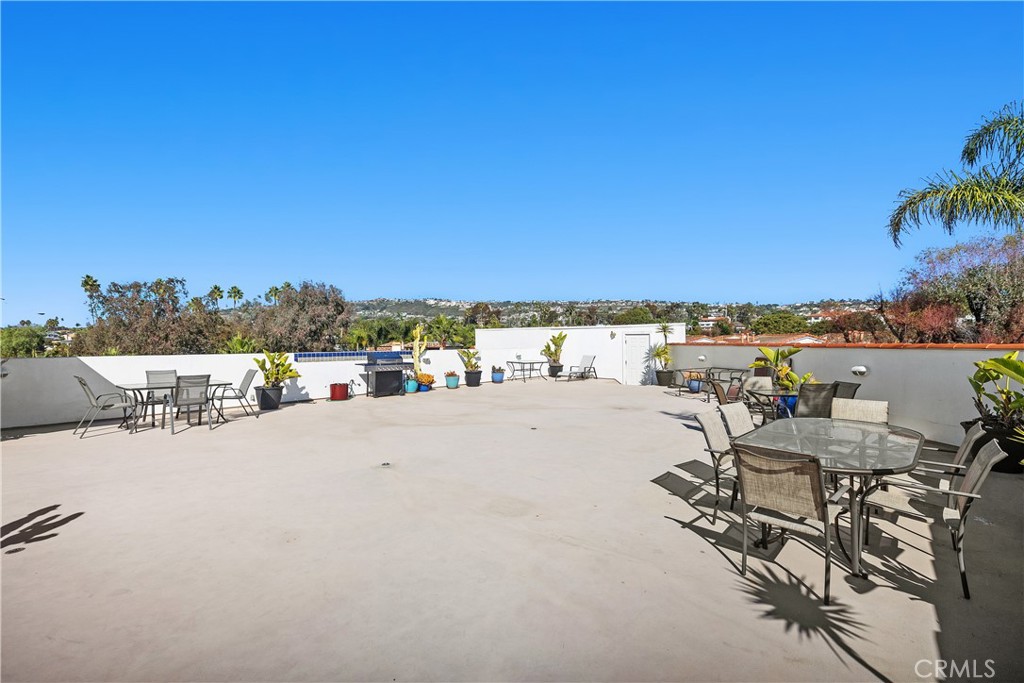 San Clemente, California, 92672, United States, 2 Bedrooms Bedrooms, ,3 BathroomsBathrooms,Residential,For Sale,1989369