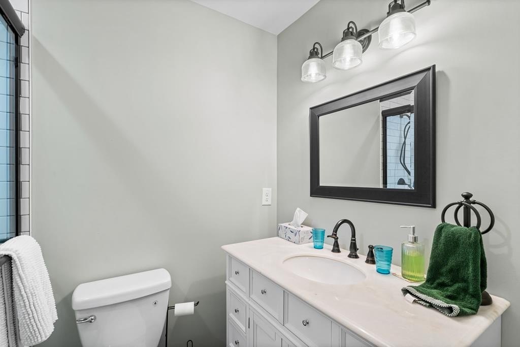 Murphy, North Carolina, 28906, United States, 2 Bedrooms Bedrooms, ,2 BathroomsBathrooms,Residential,For Sale,1976149