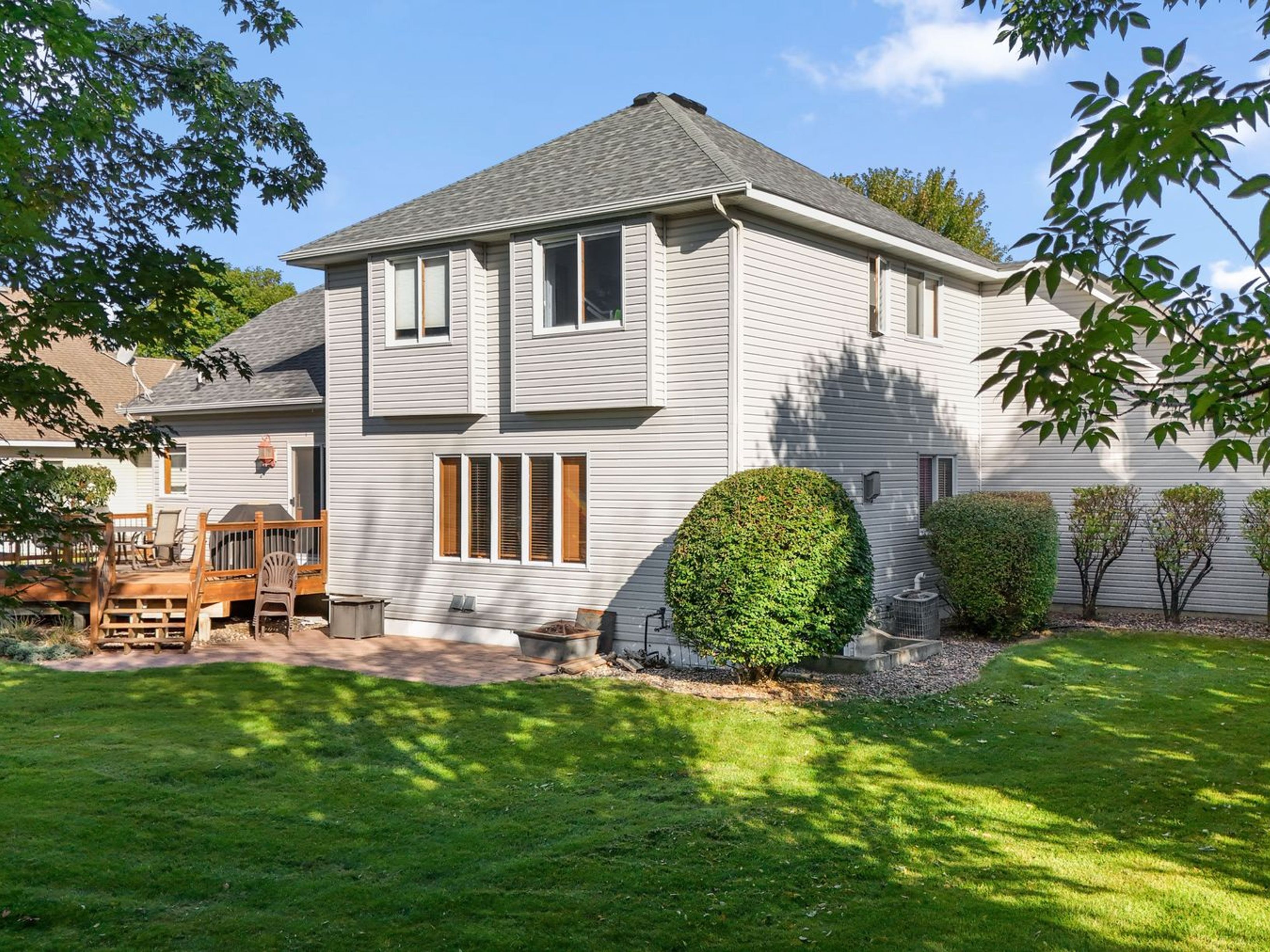  Updated Modified Two-Story on a Spacious Corner Lot - 物件實景